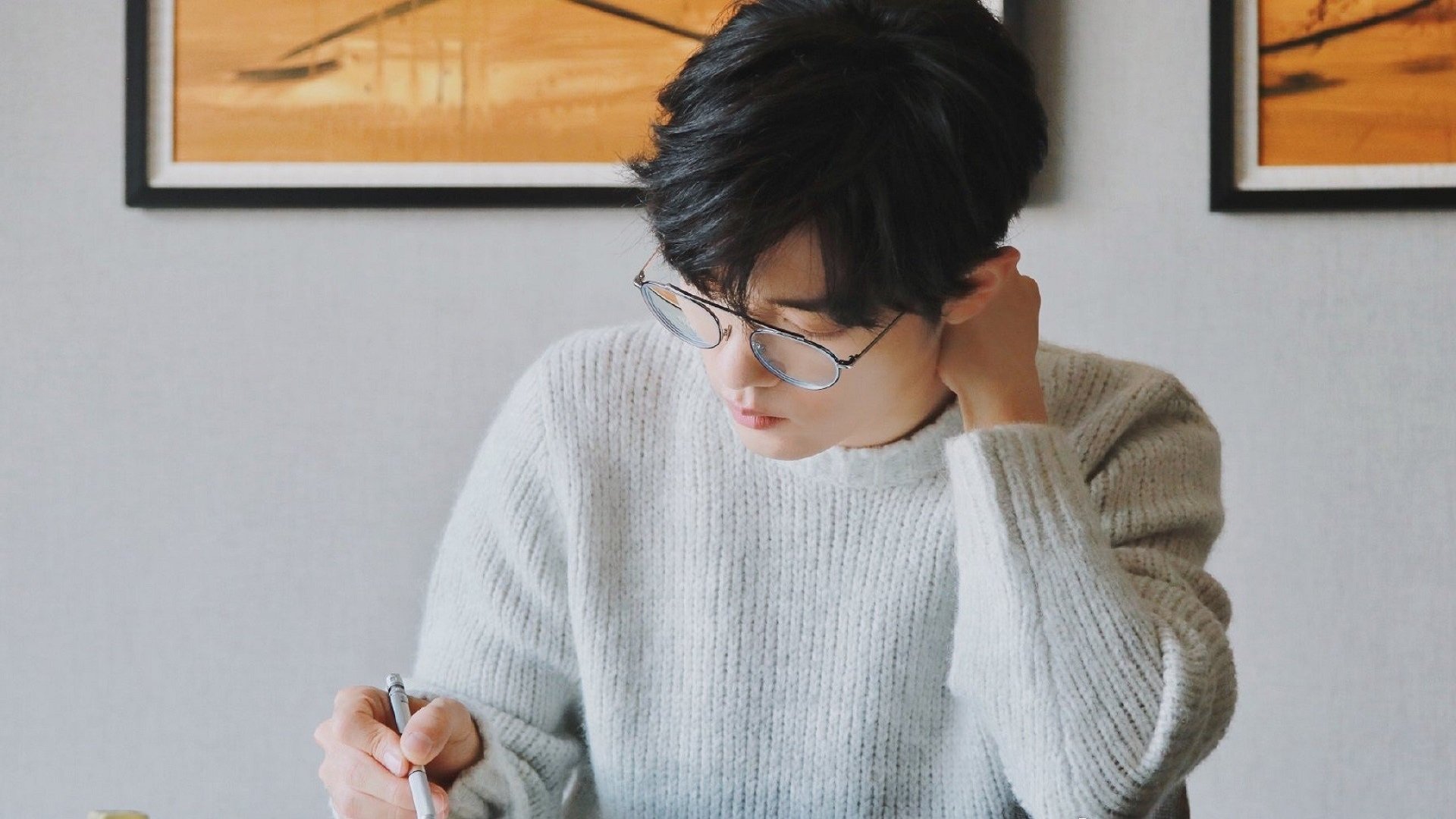 2015年季后赛：库里在对阵灰熊的比赛中，投中8个三分球收官，帮助勇士摘得冠军！