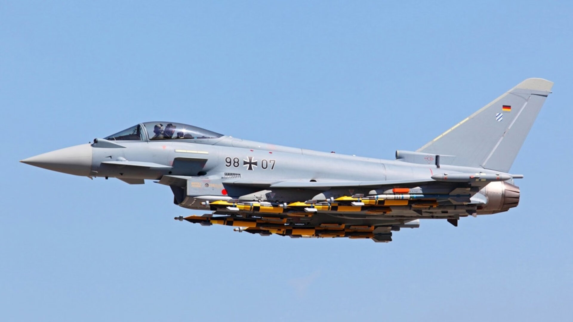 德甲狂战，比分4-3，比赛中明星前锋两球，关键数据：角球12个，传球成功率85%